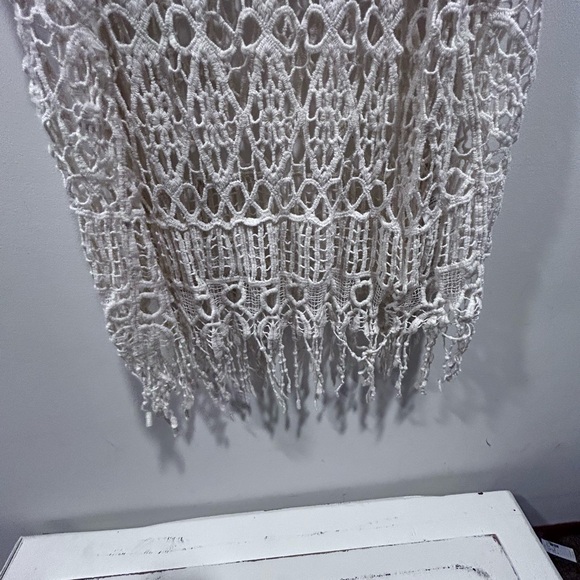 Lace Flowy Tank Top - Picture 2 of 4